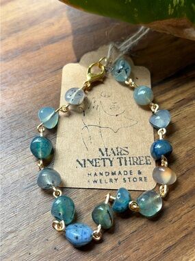 BLUE CRACKLE AGATE